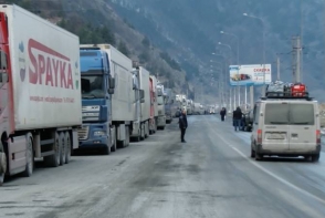 Дорога Степанцминда-Ларс открыта для всех видов автомобилей.